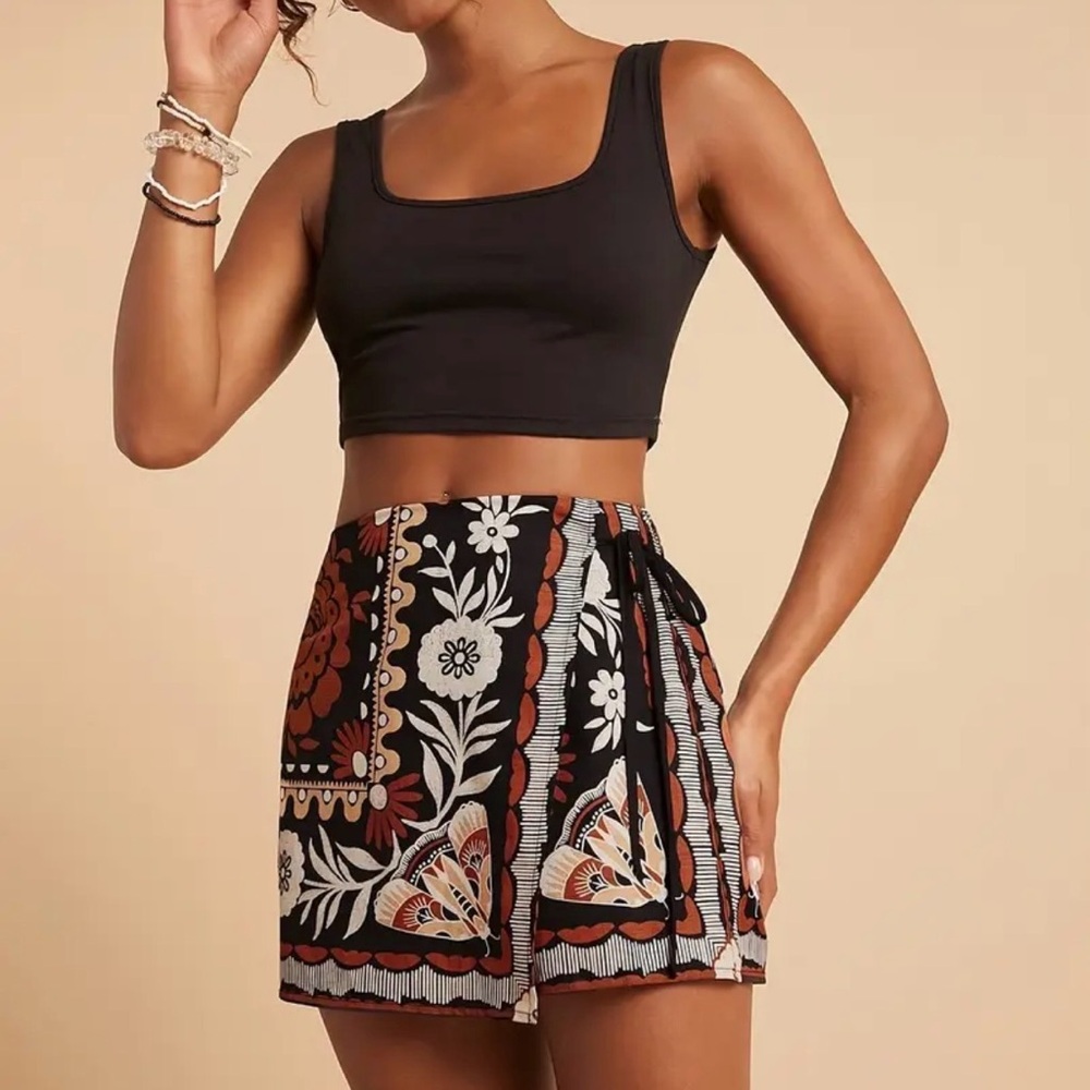 Floral Black and Red Women's Shorts